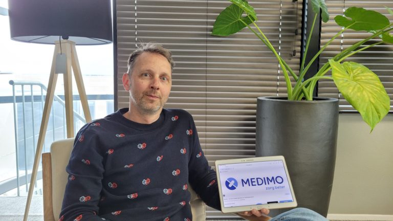 Vanboeijen verjaagt met Medimo het papieren monster: “Stapels van een halve meter hoog” cover